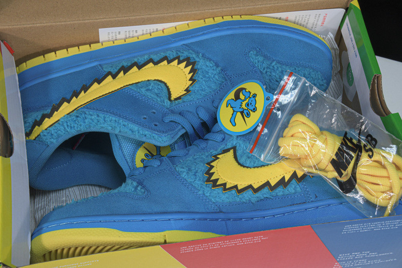 Grateful Dead x Nike SB Dunk Low “Blue Bear” CJ5378-400