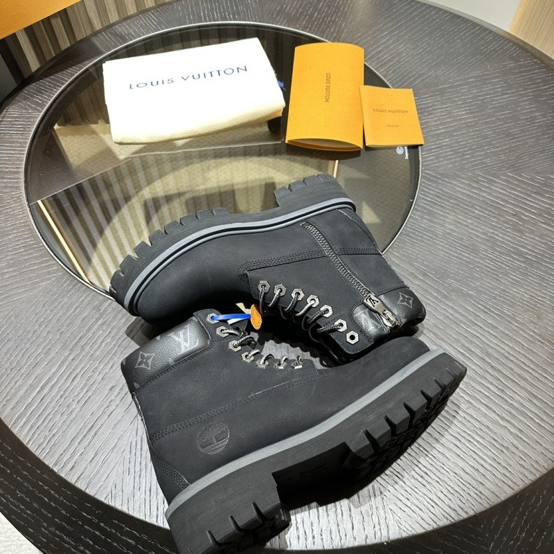 LOU1_TON SNEAKERS(The one with LV letters on the shoe is on the back)