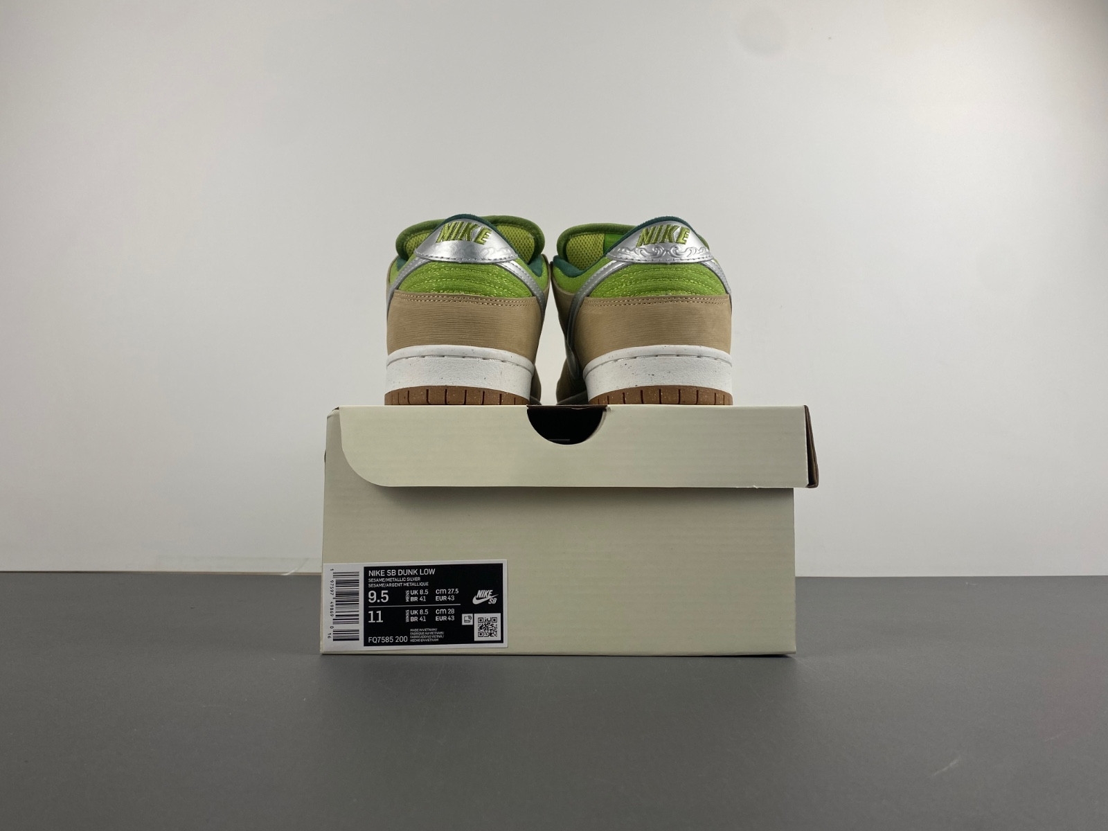 Nike SB Dunk Low "Escargot" FQ7585-200