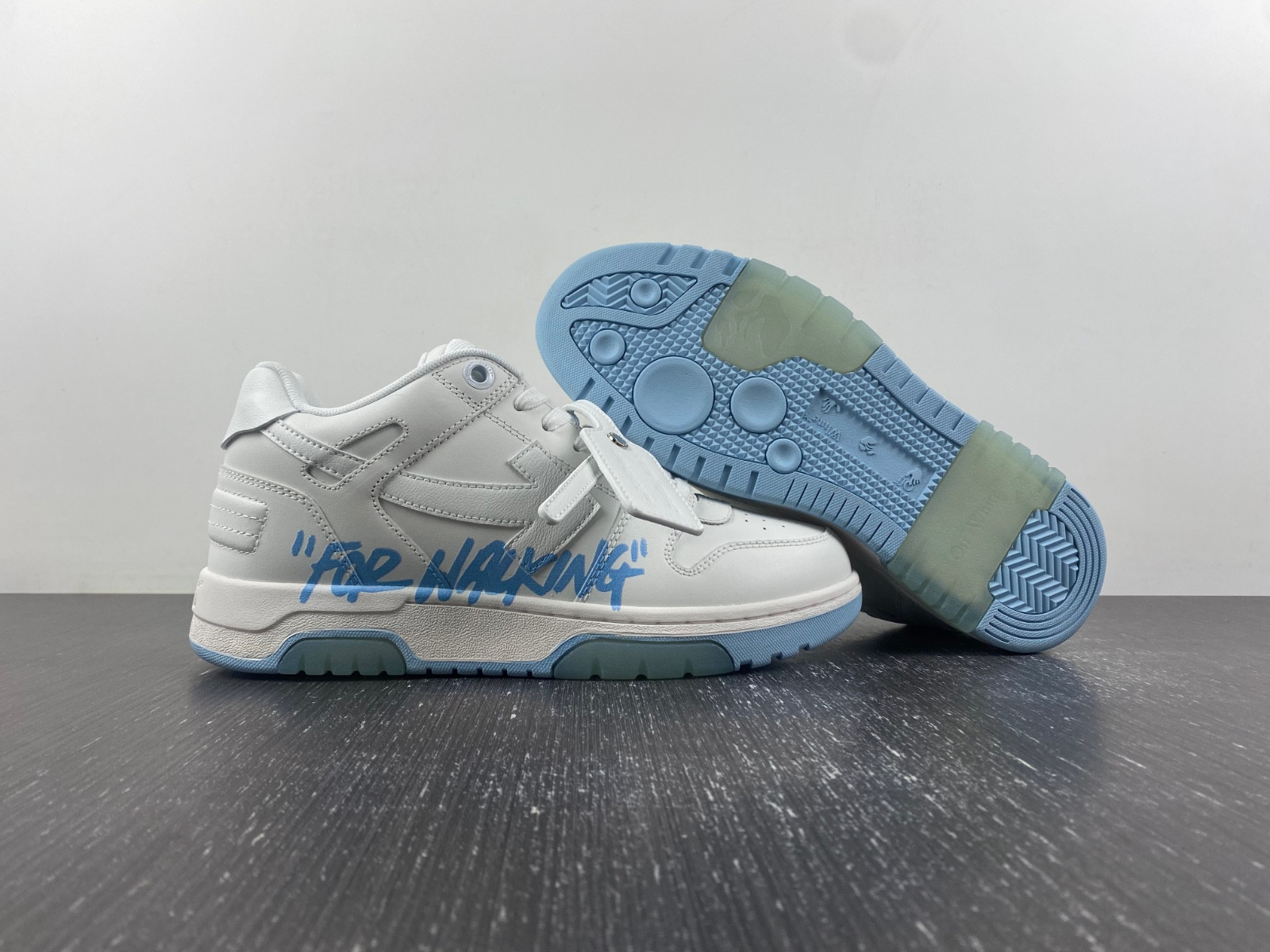 Off-White c/o Virgil Abloh