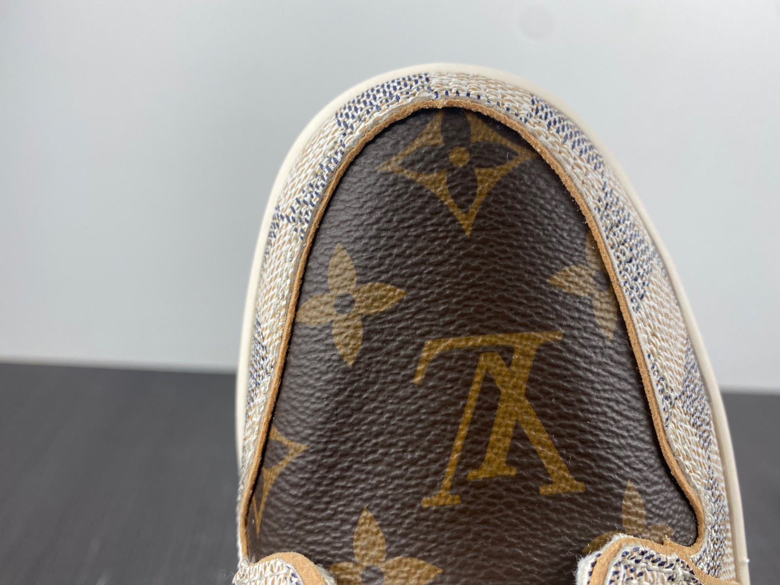 NIKE AIR FORCE 1 LOW BY VIRGIL ABLOH ( NORMAL SHOES BOX)