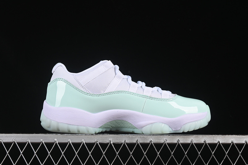 Air Jordan 11 Low "Igloo" AH7860-103