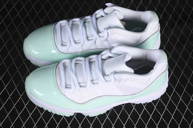 Air Jordan 11 Low "Igloo" AH7860-103