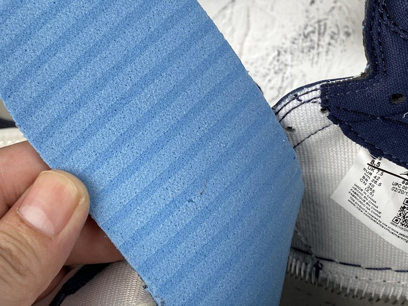 AIR JORDAN 1 OBSIDIAN UNIVERSITY BLUE 555088-140