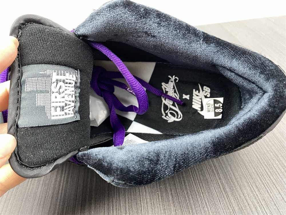 FAMILIA X NIKE SB DUNK LOW FIRST AVENUE DJ1159-001