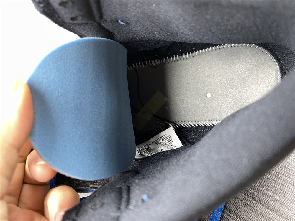 Air Jordan 1 Retro High OG “Dark Marina Blue” 555088-404