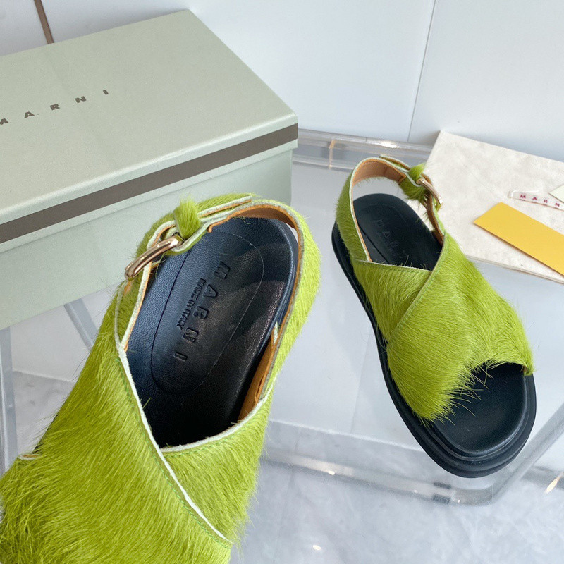 FUCHSIA LONG-HAIR CALFSKIN FUSSBETT