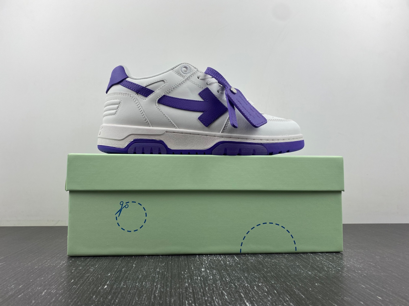 Off-White c/o Virgil Abloh