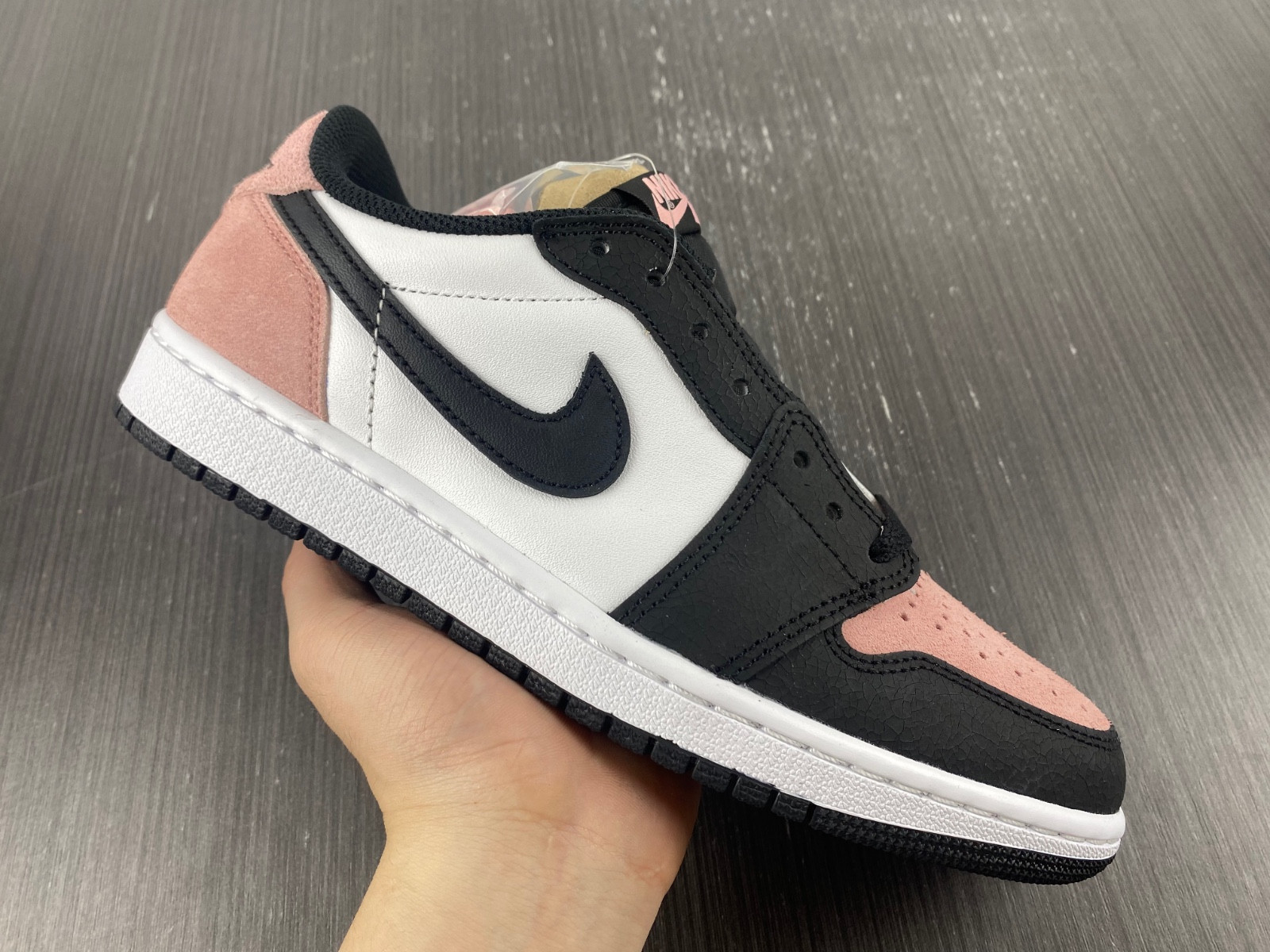 Jordan 1 Low OG Bleached Coral CZ0790-061