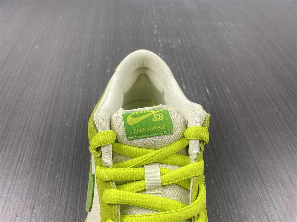Nike SB Dunk Low Green Apple DM0807-300