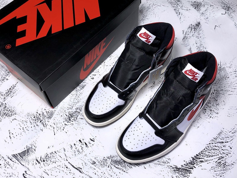 AIR JORDAN 1 BLACK WHITE GYM RED 555088-061