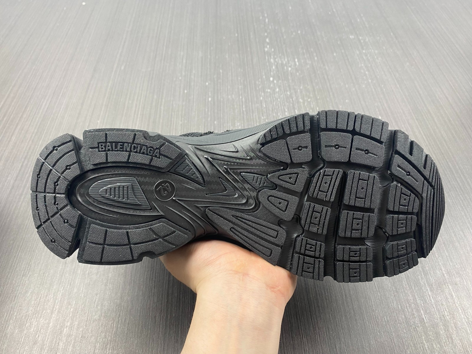 Ba*len*cia*ga phantom sneaker