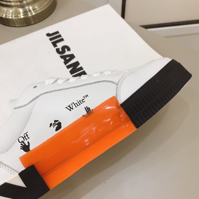 Off-White c/o Virgil Abloh