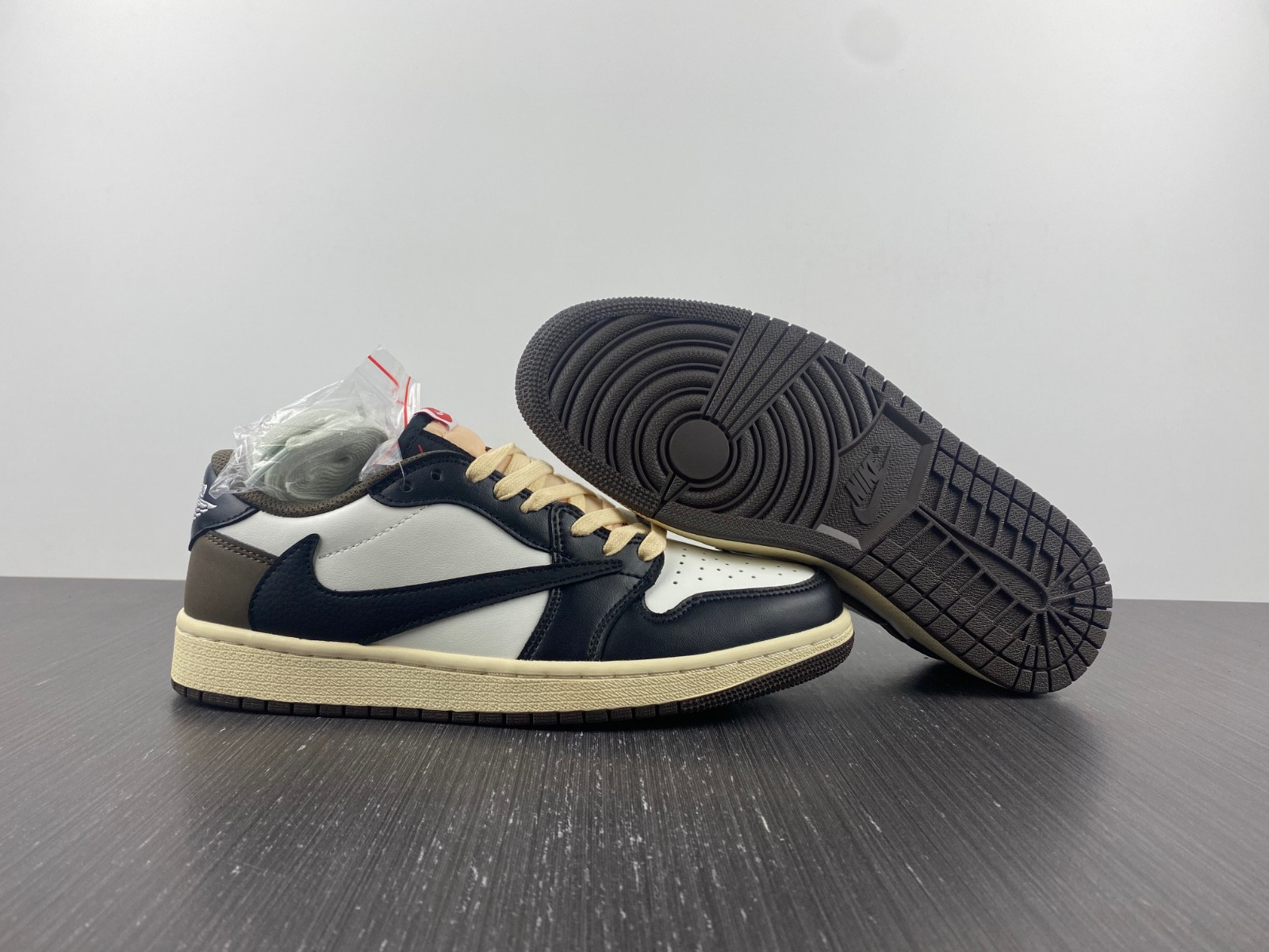 Travis Scott x Air Jordan 1 Low Dark Mocha Black CQ4277-105