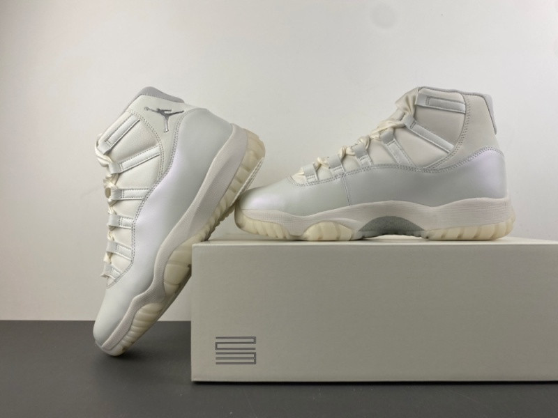 Jordan W Air Jordan 11 Retro Pearl AR0715-110