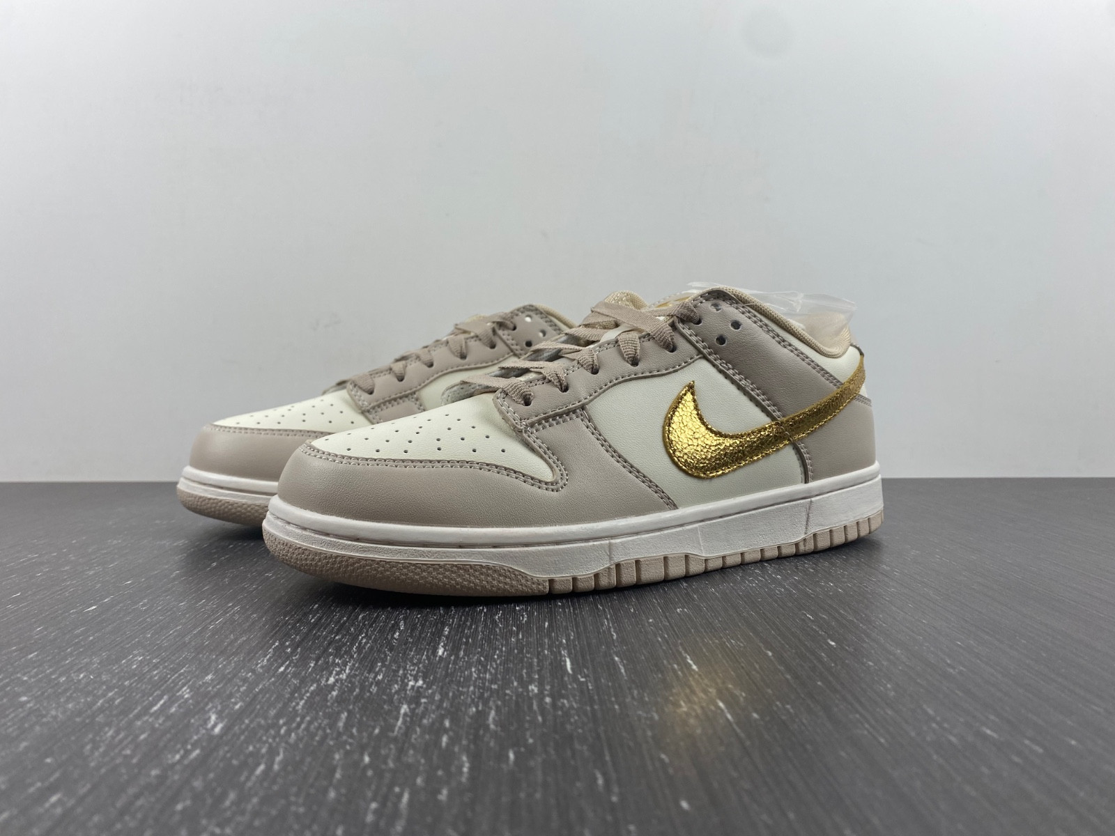 Nike Dunk Low Phantom Metallic Gold DX5930-001