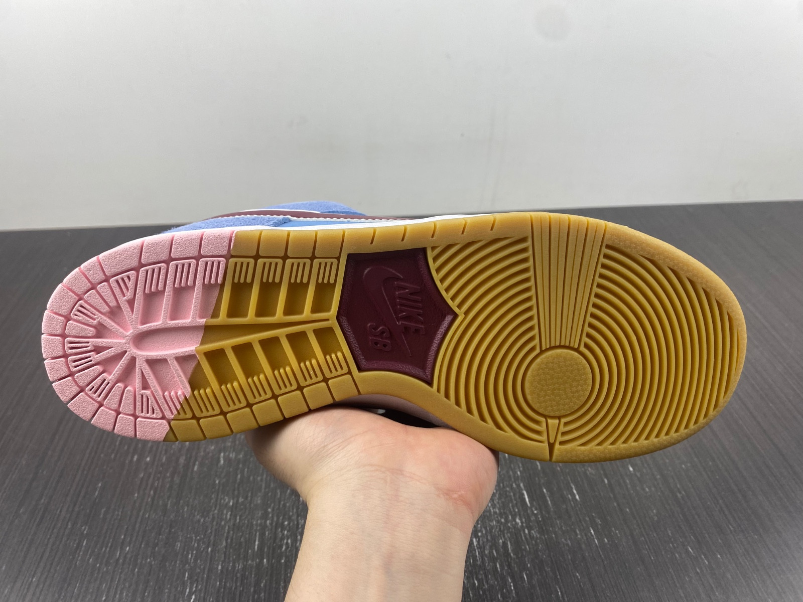 Nike SB Dunk Low Philadelphia Phillies - DQ4040-400