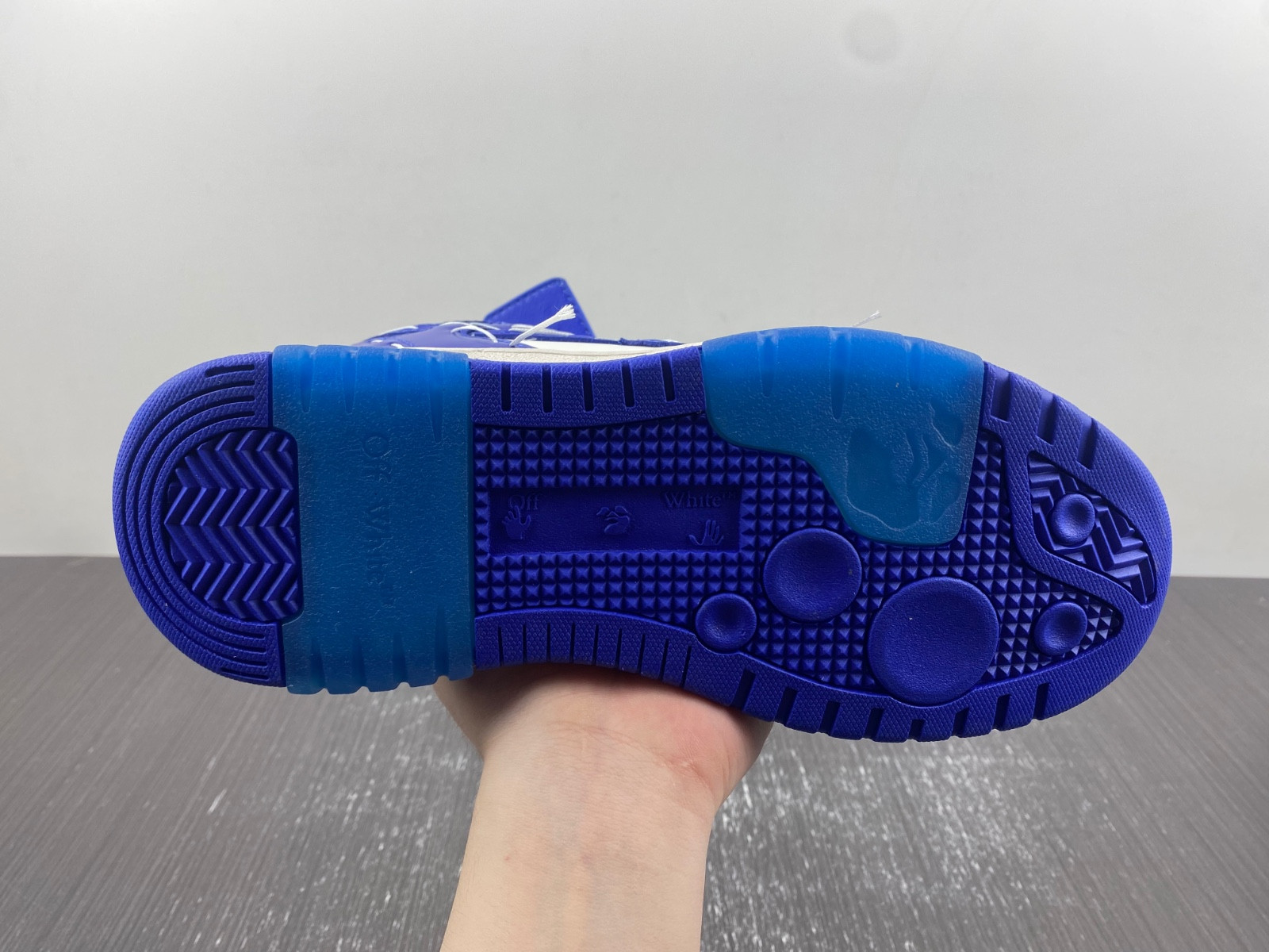 Off-White c/o Virgil Abloh