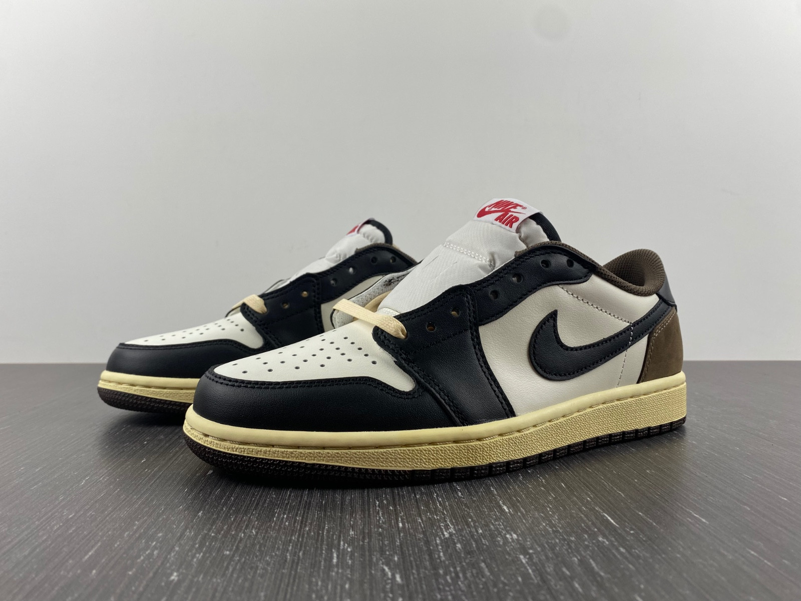Air Jordan 1 Low mocha CQ4277 105