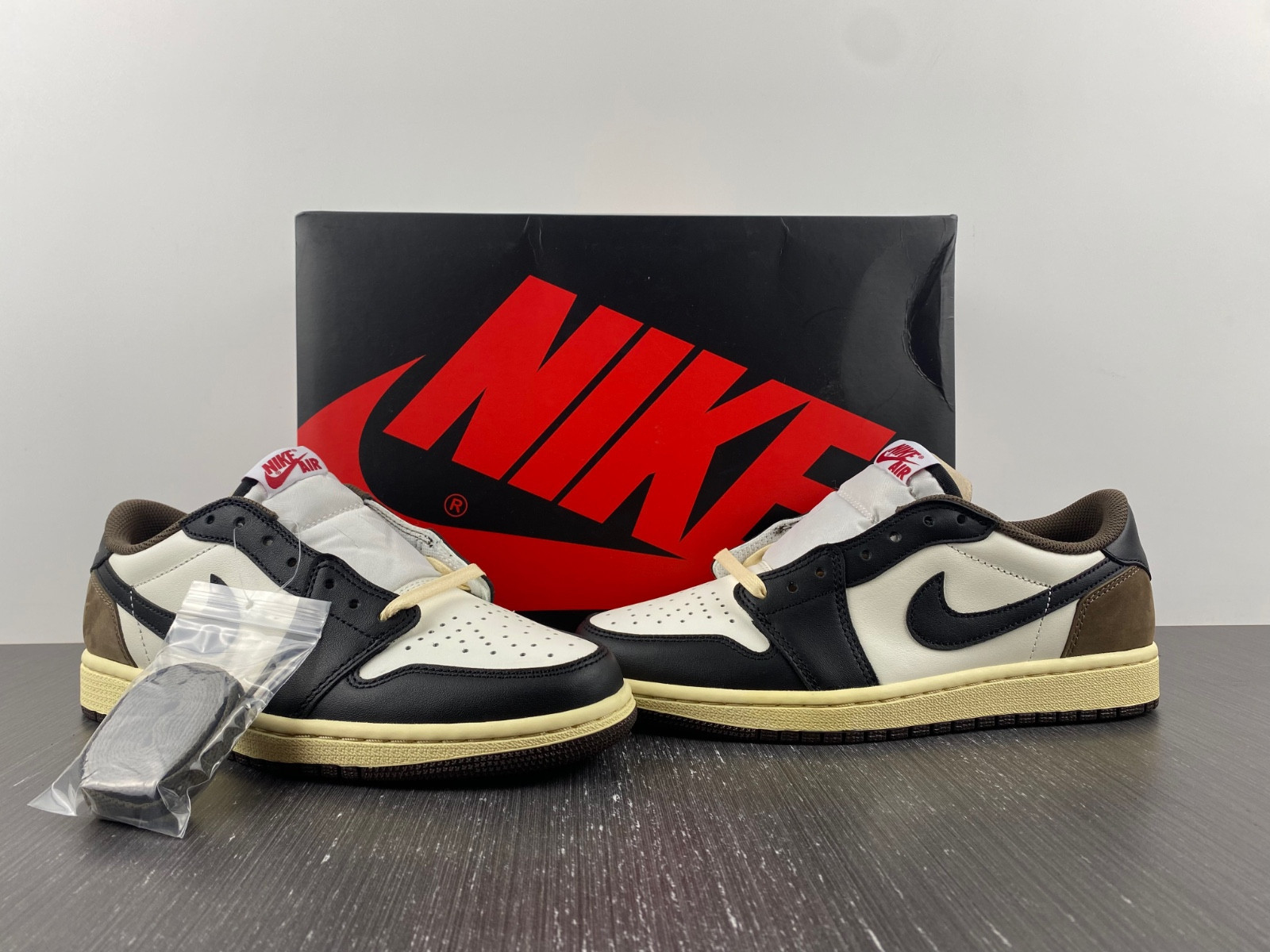 Air Jordan 1 Low mocha CQ4277 105