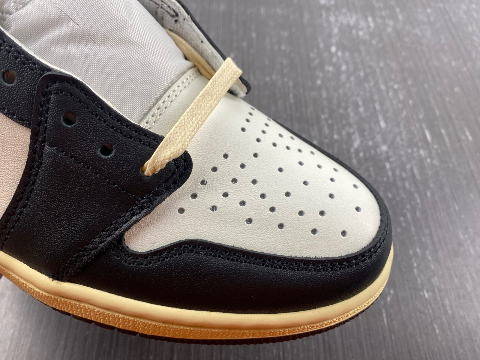 Air Jordan 1 Low mocha CQ4277 105