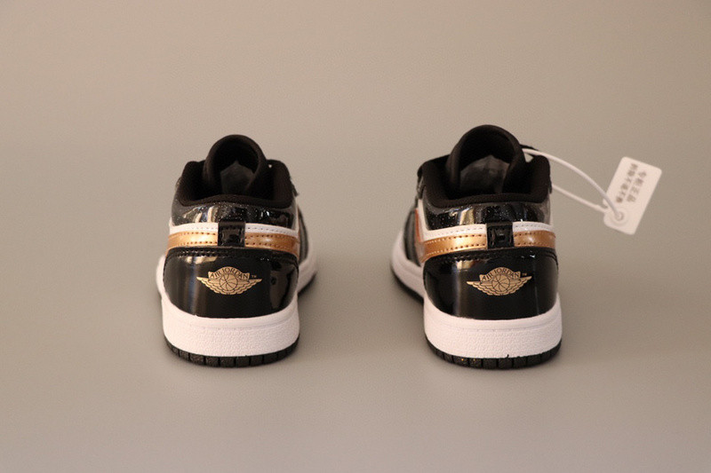 AIR JORDAN 1 KIDS SHOES