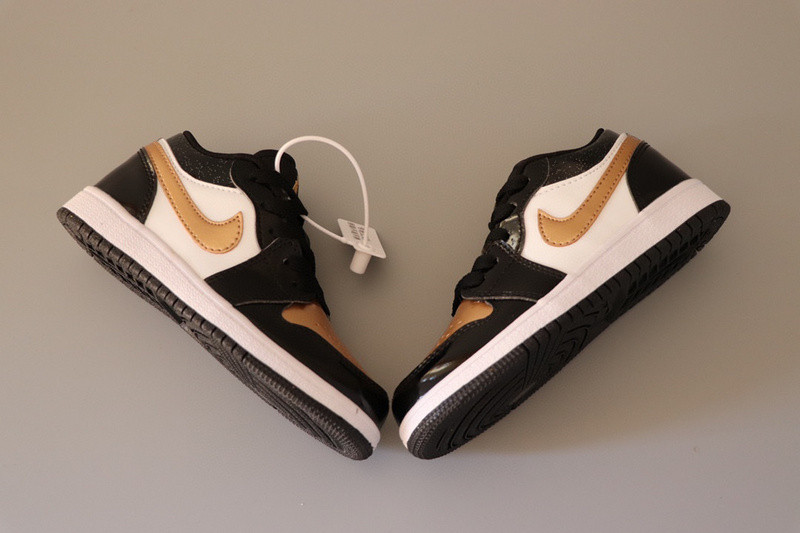 AIR JORDAN 1 KIDS SHOES
