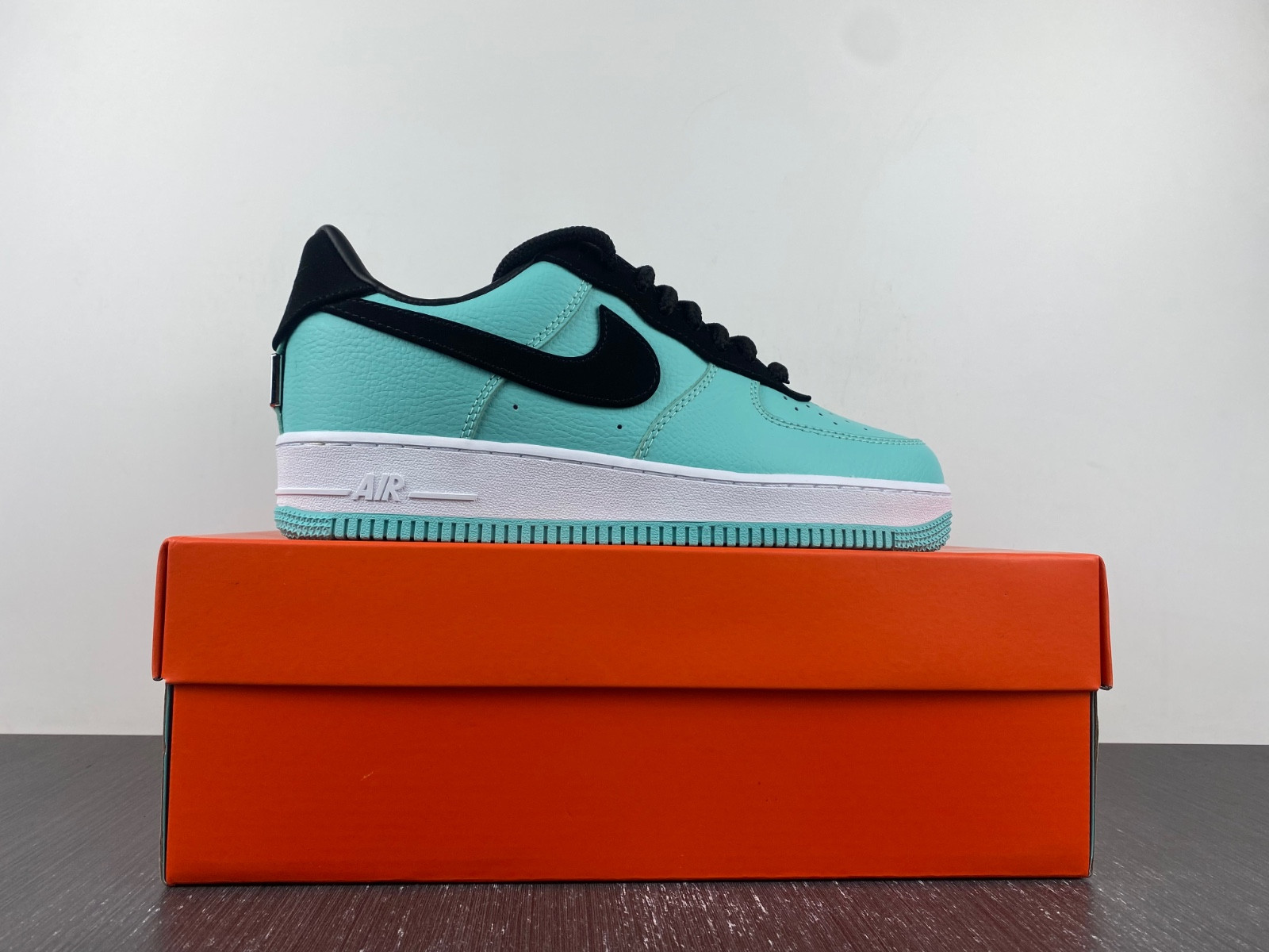 T*f*ny & co. x air force 1 low dz1382-002