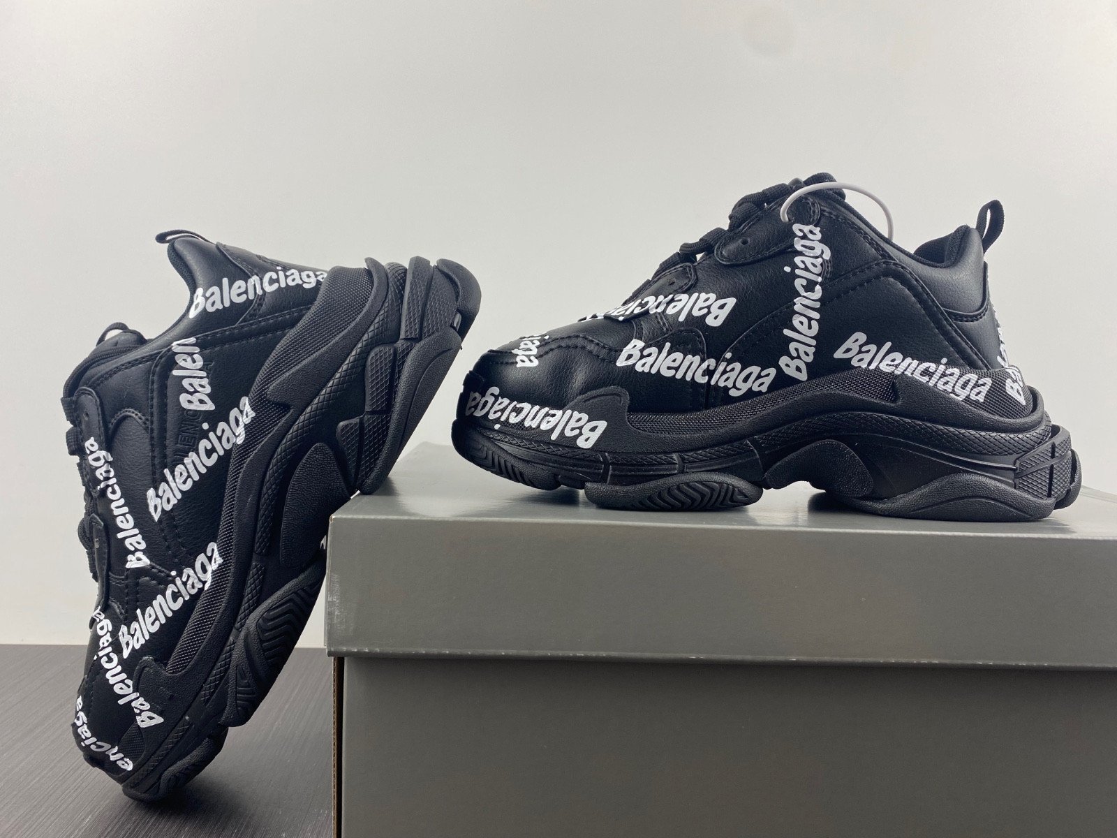 Ba*len*cia*ga triple s 524839 w2rn3 9025