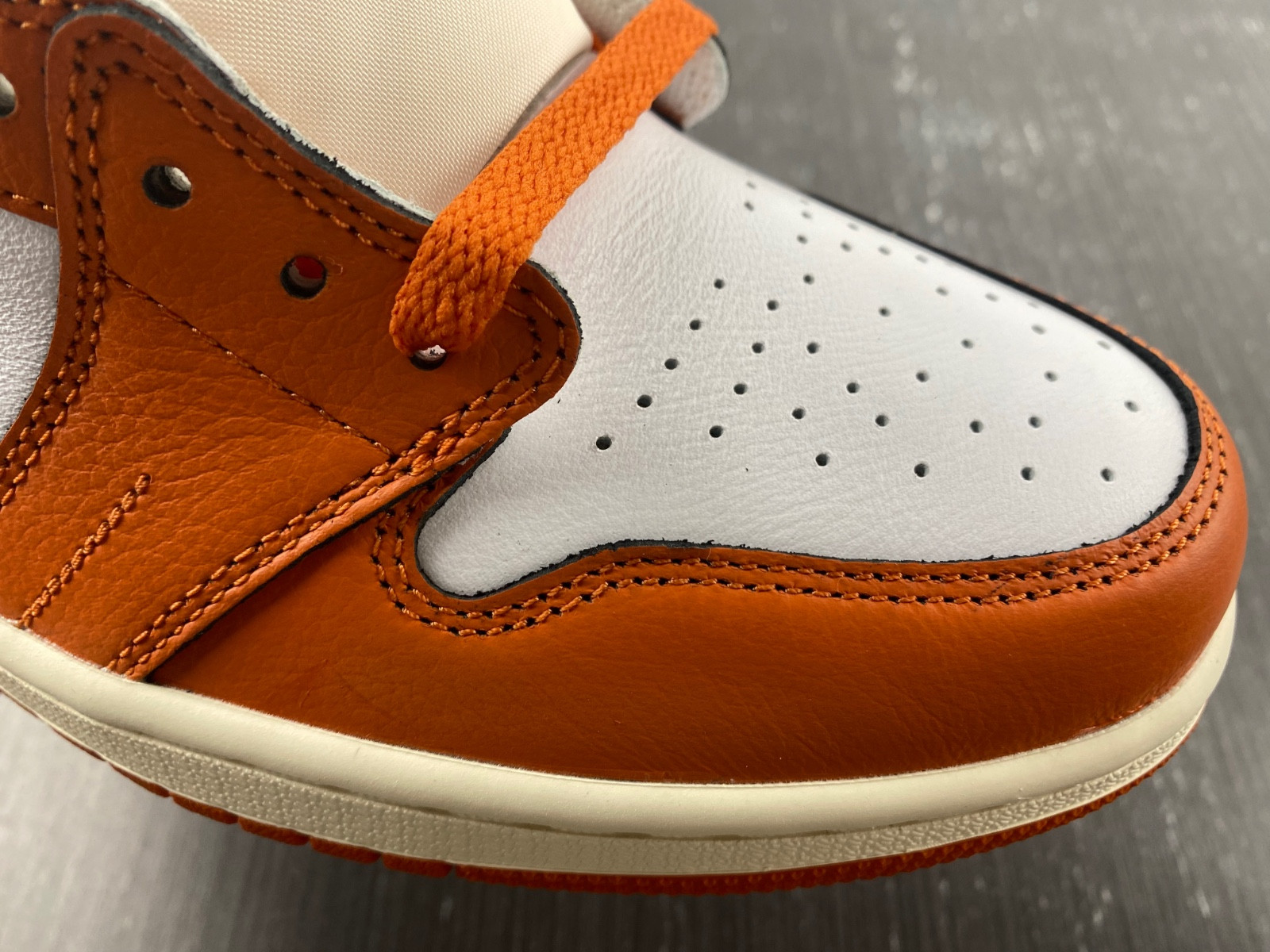 Air Jordan 1 High OG WMNS “Starfish” DO9369-101