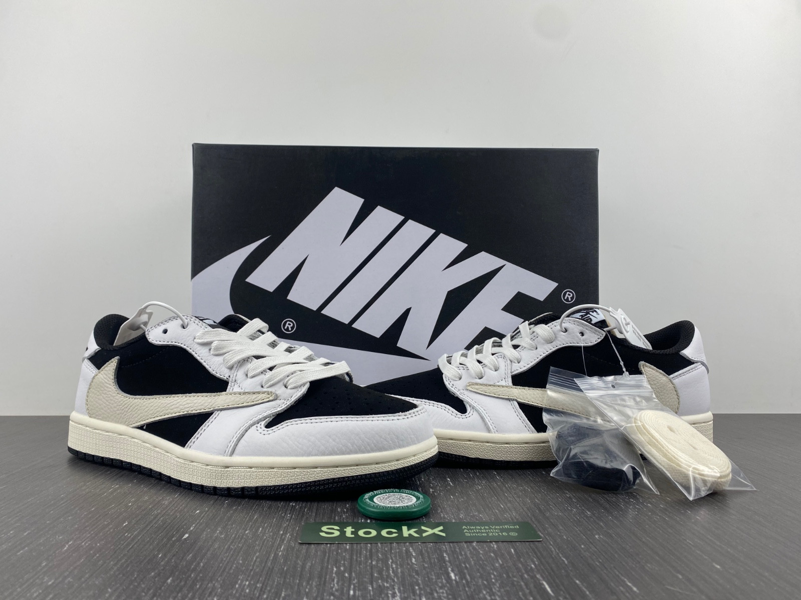 Travis Scott x Air Jordan 1 Low OG White Black DM7866-001