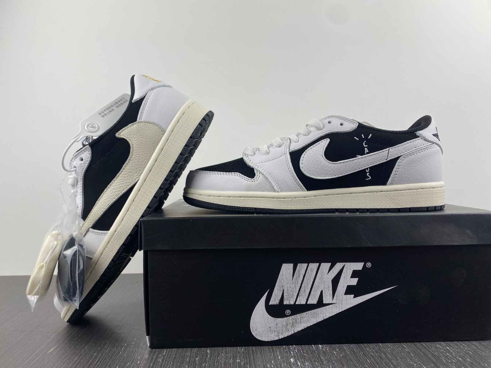 Travis Scott x Air Jordan 1 Low OG White Black DM7866-001