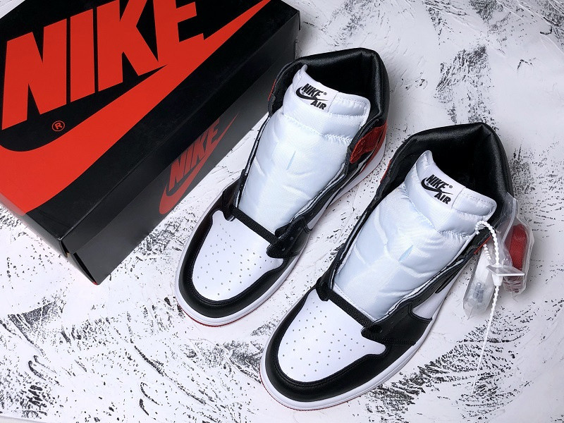 JORDAN 1 RETRO HIGH SATIN BLACK TOE CD0461-016