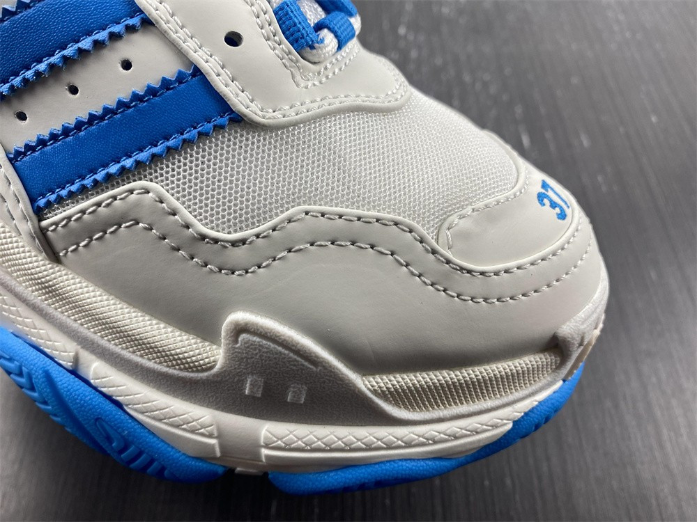 Ba*len*cia*ga triple s 71021 w5rh1 0680