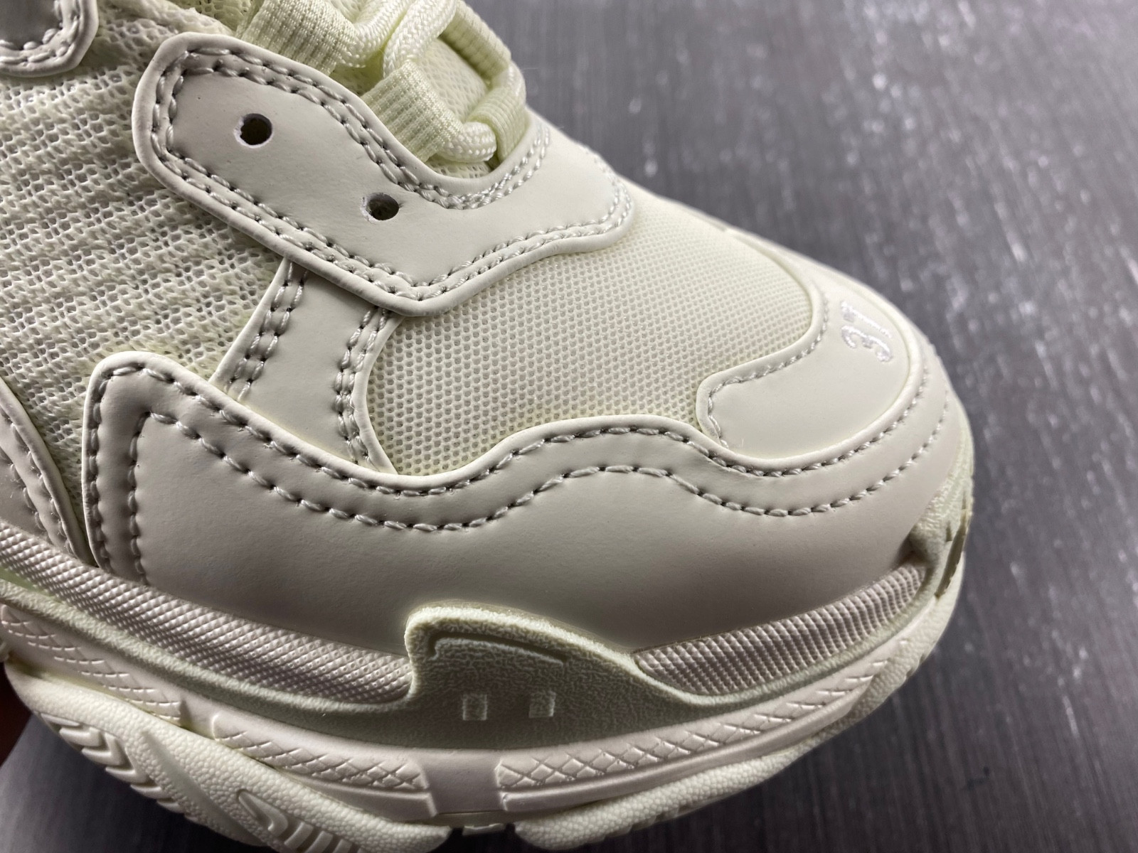 Ba*len*cia*ga triple s 524039 w2cr5 9001