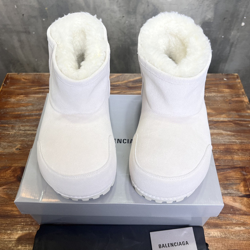Ba1en*iaga alaska fur bootie in white