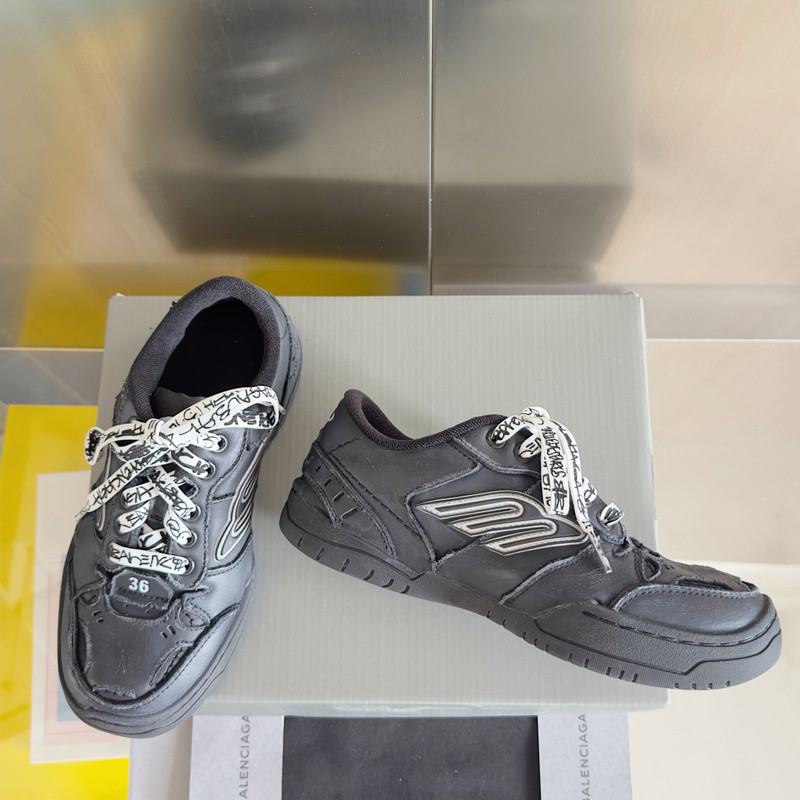 Ba1en*iaga launches new hamptons sneaker