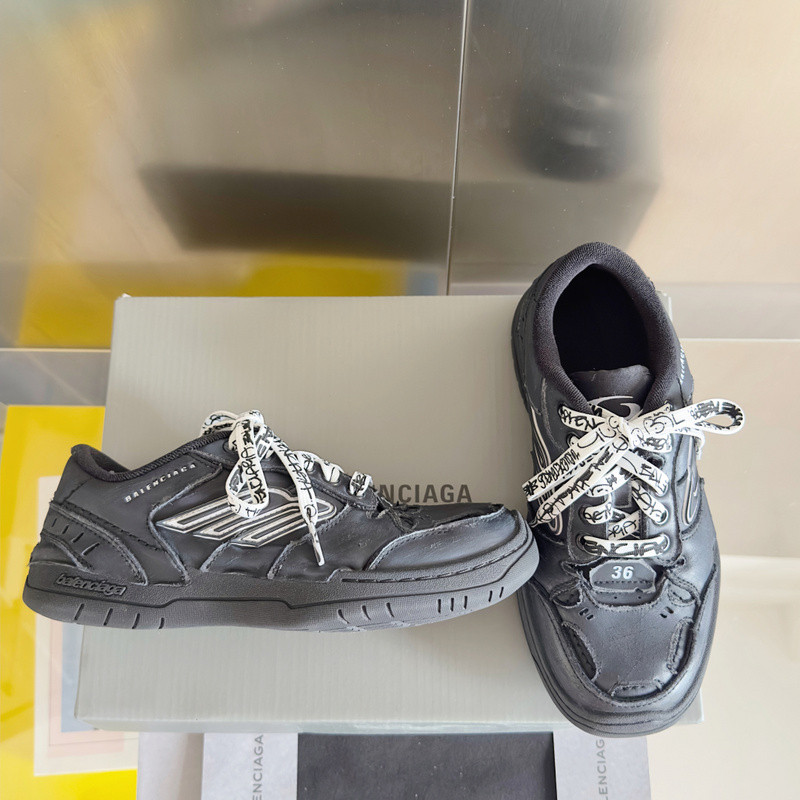 Ba1en*iaga launches new hamptons sneaker