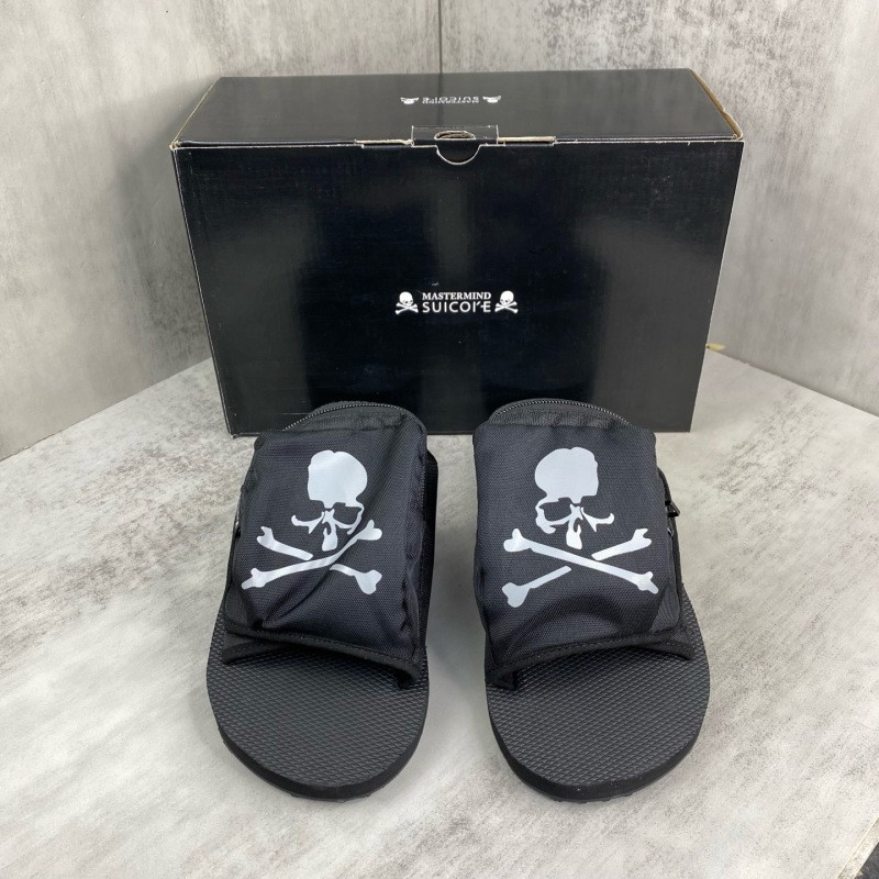 SUICOKE × MASTERMIND WORLD SANDALS