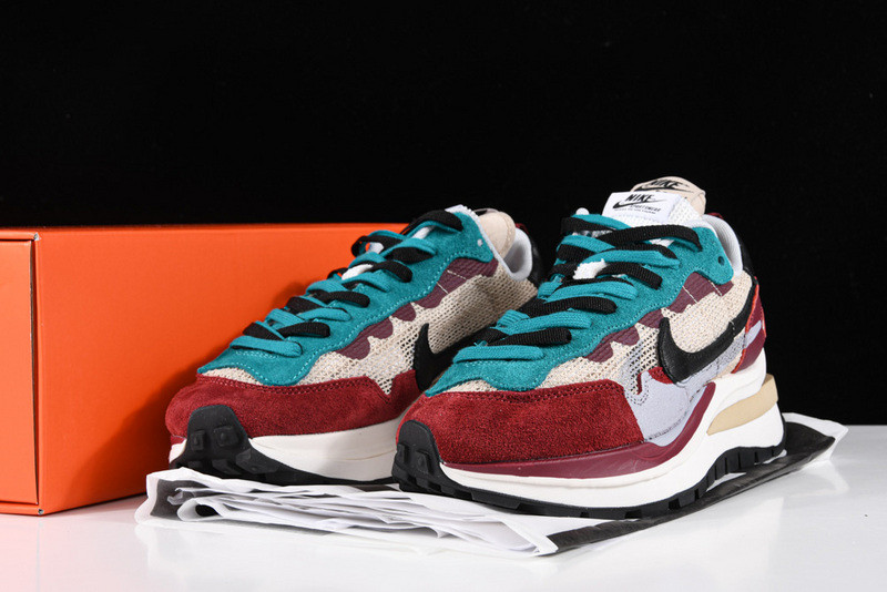 Sacai X NIKe regasus vaporrly SP BV0073-102