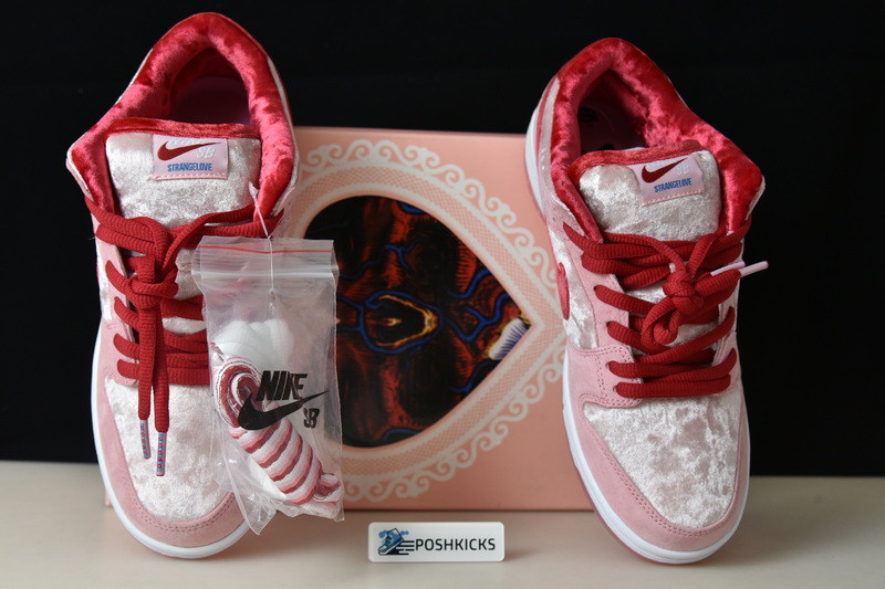 Nike SB Dunk Low StrangeLove Skateboards CT2552-800