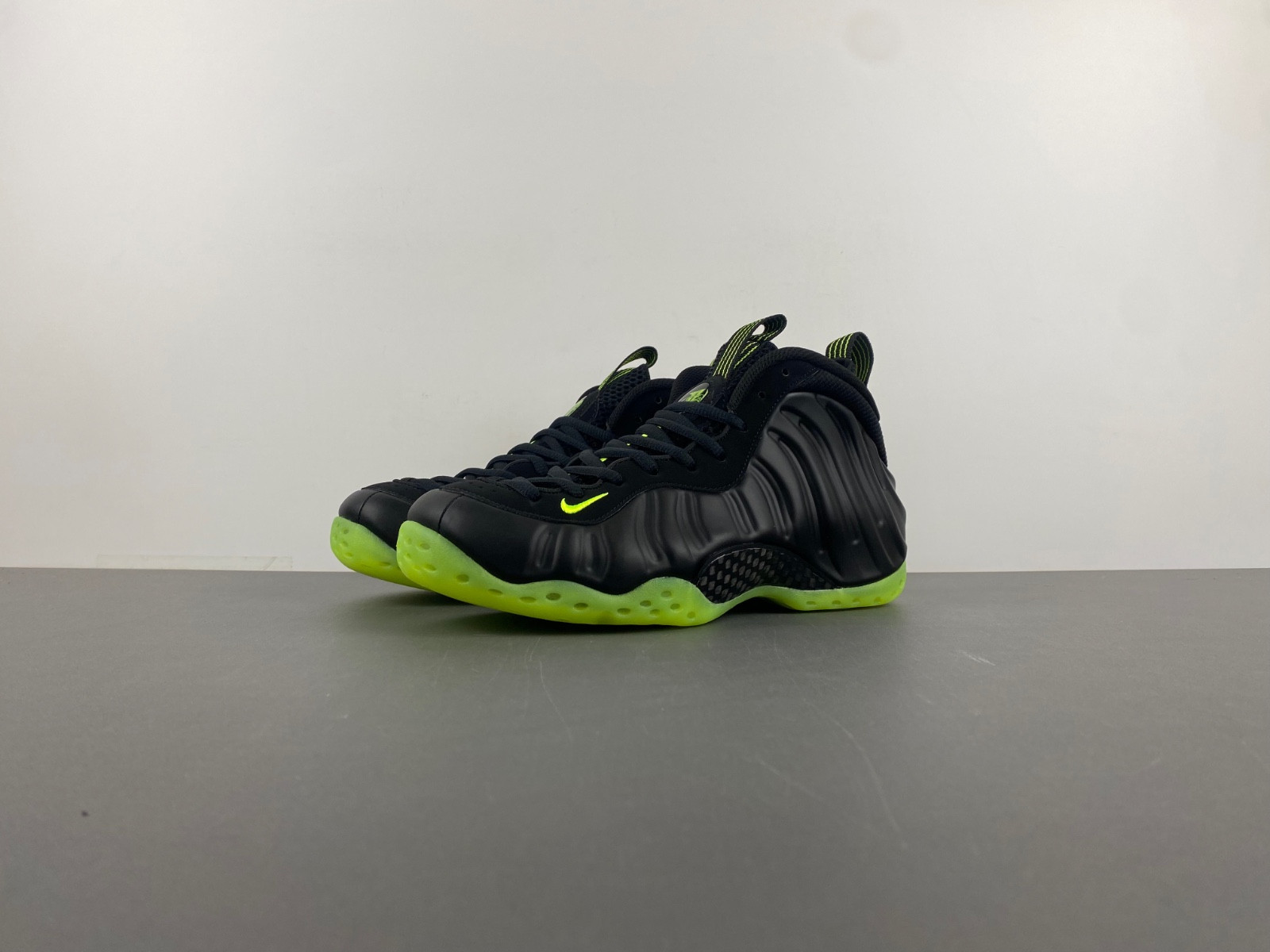 Nike Air Foamposite One "Black/Volt" 2025 HF2902-001