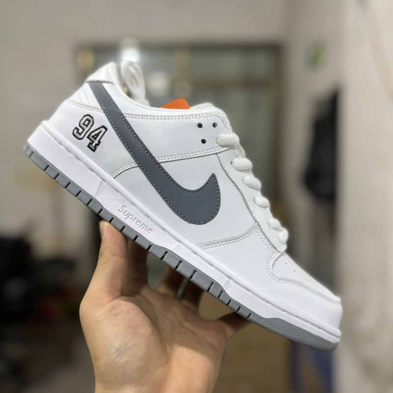 S*prem* x nike sb dunk low white / metallic silver-white hq8487-100