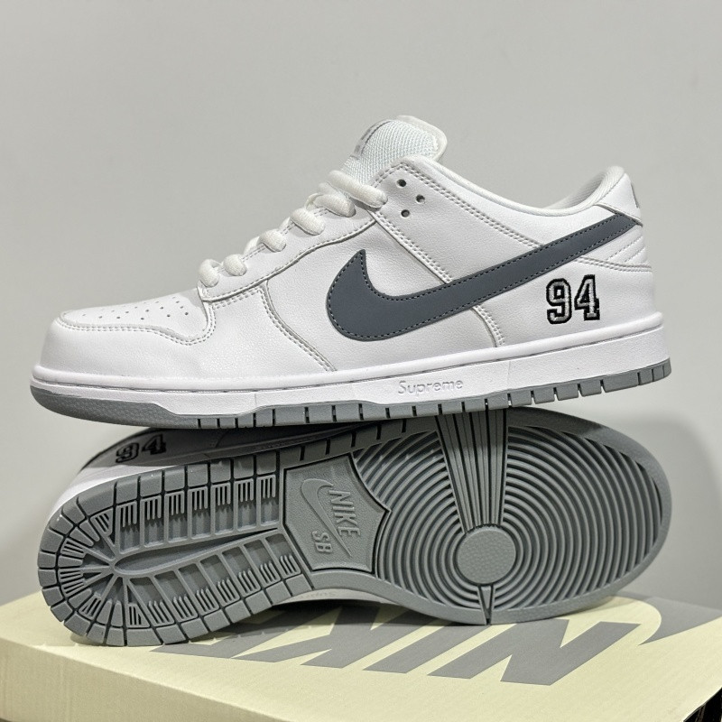S*prem* x nike sb dunk low white / metallic silver-white hq8487-100