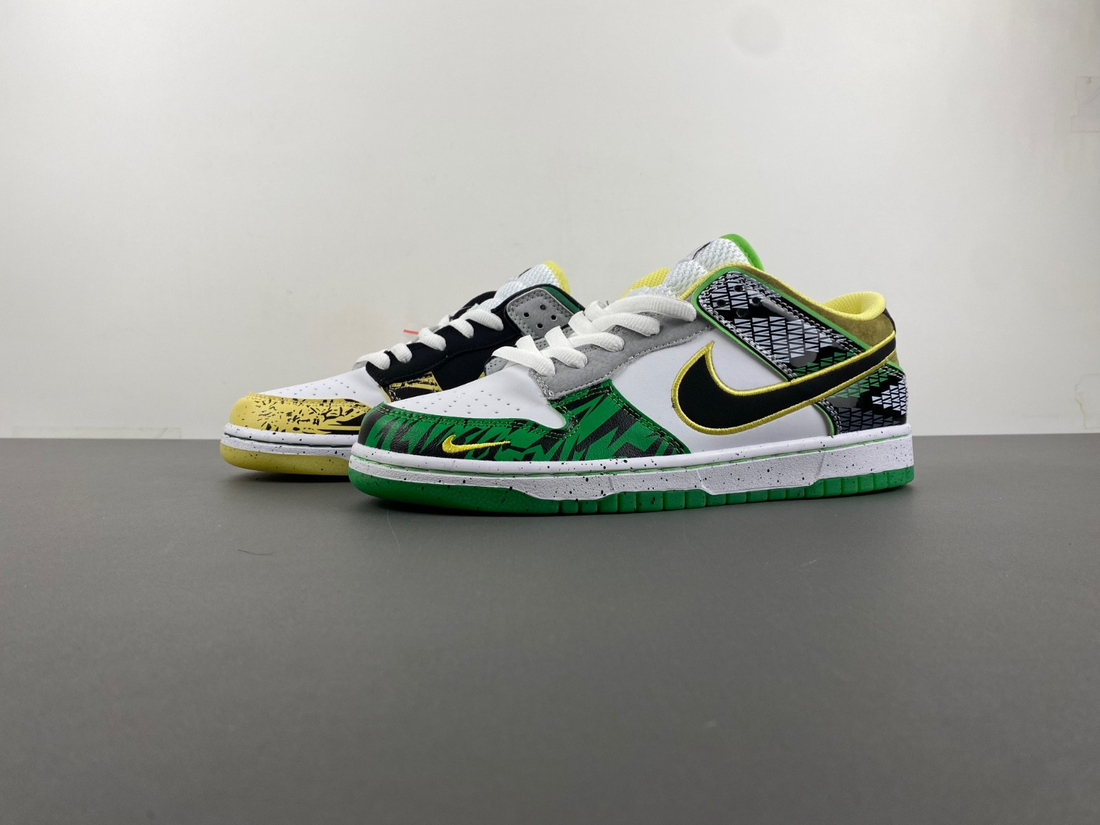 Nike Dunk Low "What The Ducks Away" HV1454-100