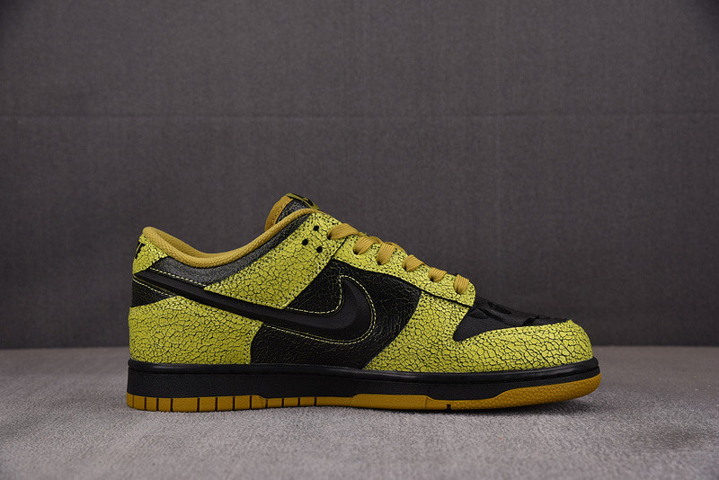 Nike Dunk Low "Halloween Skull" HV6103-300