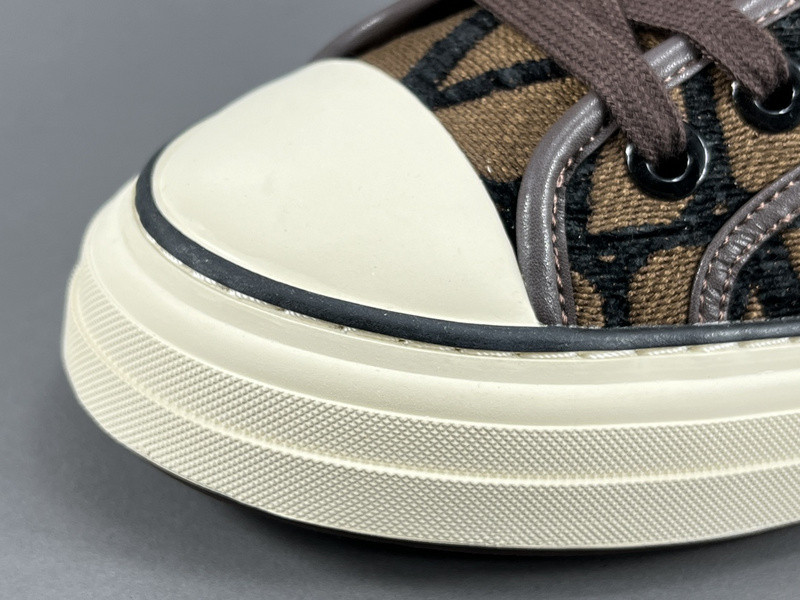 Va1e*ntin0 garavani totaloop