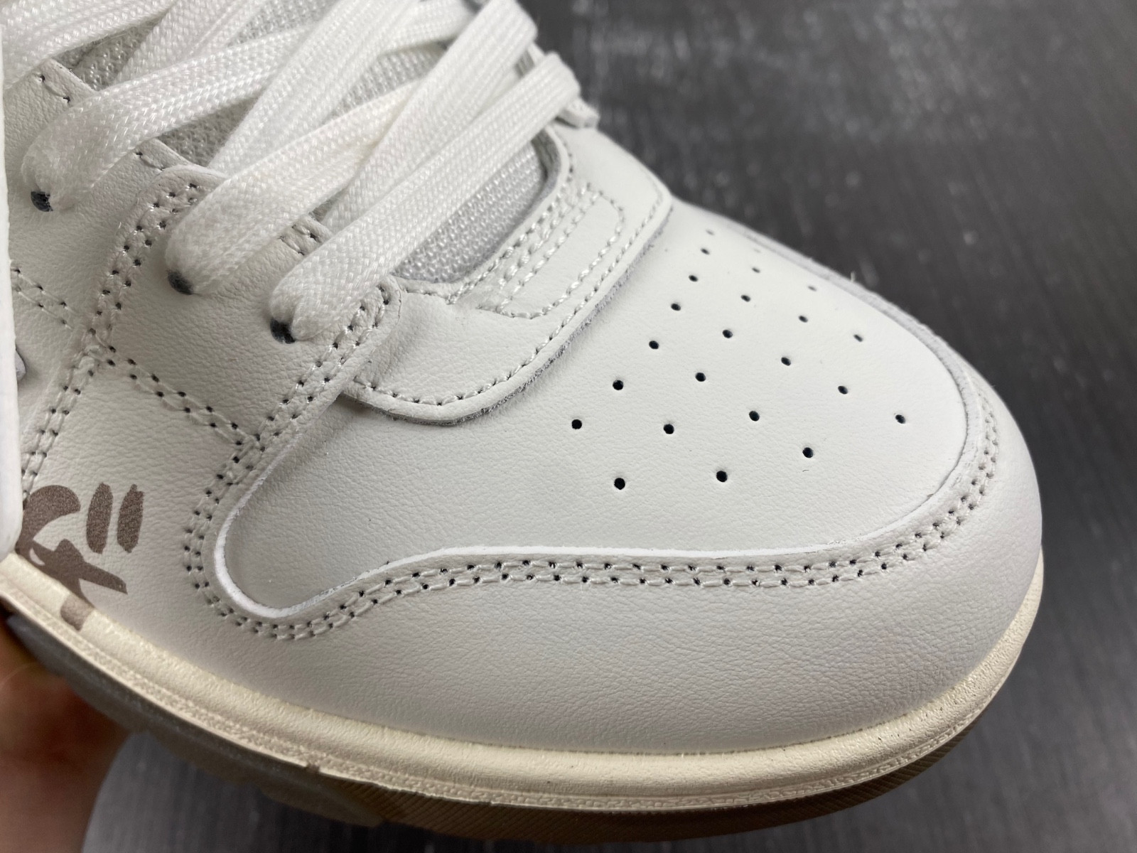 Off-White c/o Virgil Abloh