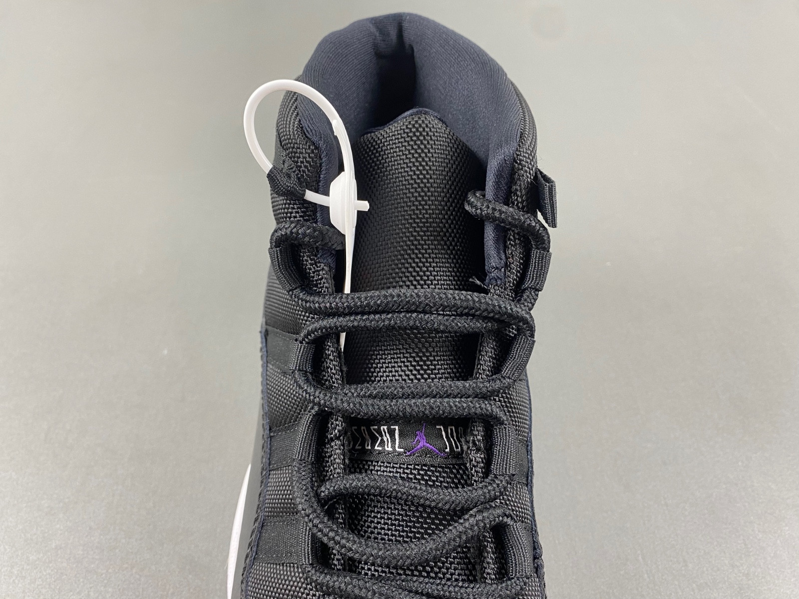 AIR JORDAN 11 RETRO WHITE/BLACK/PURPLE CT8812-999
