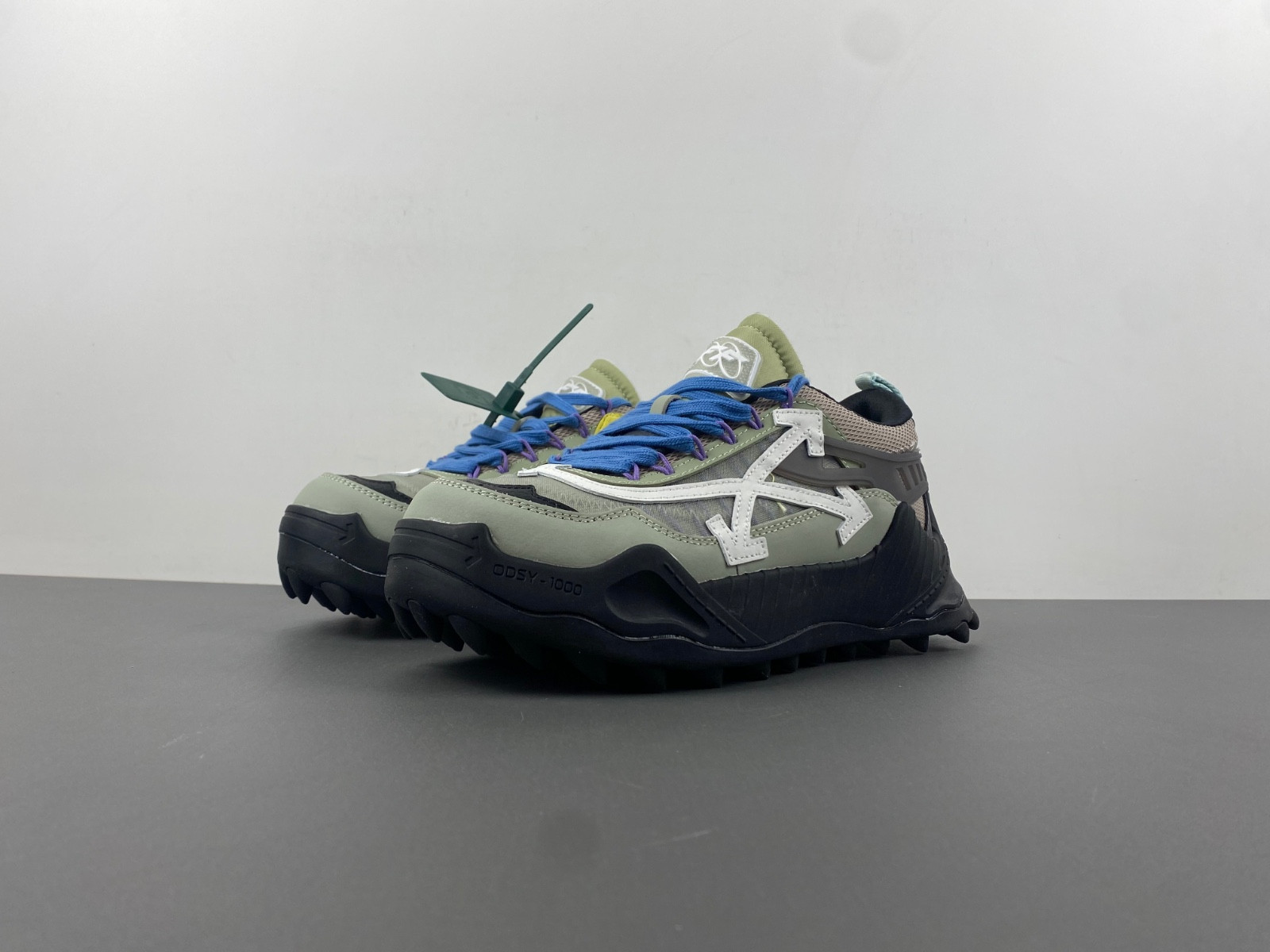 OW C/O ODSY-1000 SPORTS SHOES